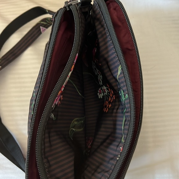 Vera Bradley Crossbody Floral Bag or Purse - Picture 5 of 7